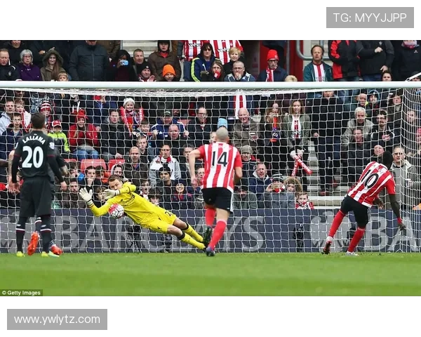 苏超半场战况激烈康乐强头球建功助无锡队暂时一球领先常州队